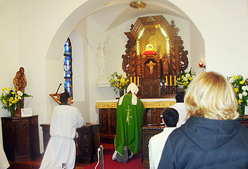 El arzobispo en el Santuario