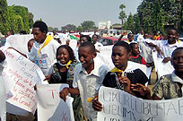 Jugendliche von Burundi, Ruanda und vom Kongo bei der Wallfahrt zum Heiligtum in Mont Sion Gikungu 2.8.2009.
