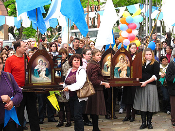 During the Spring Pilgrimage in Santa Maria, second from left