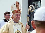 Bischof Mrzljak von Varaždin bei der Einweihung des Heiligtums in Kroatien