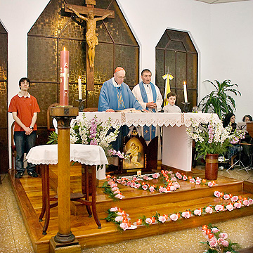 El Cardenal Bergoglio en una Misa en Buenos Aires, en agosto  - Ezequiel Rivera  “ALAVISTA” fotografía