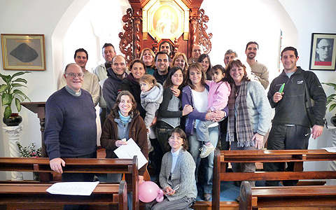 Todo el curso con la familia de Federación de Rosario, los educadores, algunos hijos, y el Padre Juan Pablo