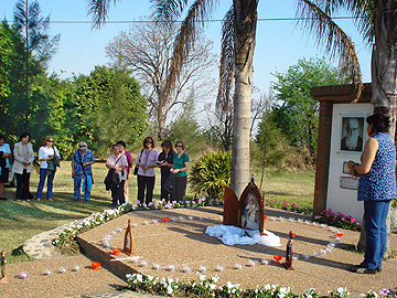 Rosario Iluminado en el memorial del Padre Kentenich, Tucumán