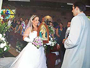 Elva, a young lady, no longer had her beloved father to accompany her at this very happy moment of her life – her wedding. So she invited the Queen and Mother of Schoenstatt to accompany her to the altar and together they said I do