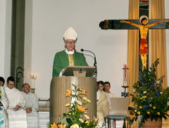 Mons. Jean Claude Périsset, Nunzio Apostolico in Germania, nella predica durante la Messa festiva del 18 ottobre nella Chiesa dei Pellegrini.- Foto: Cássio Leal