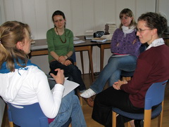 Dopo il loro volontariato all'estero, 17 giovani donne si sono incontrate a Schoenstatt. - Fotos: Stockinger