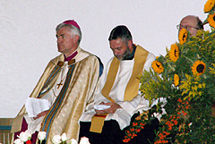 Weihbischof Uhl und Pfarrer Wehrle bei der Marienfeier
