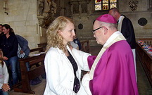 Weihbischof Dr. Josef Voß beim Mutter-/Elternsegen im Mai 2009 - Foto: Helmich