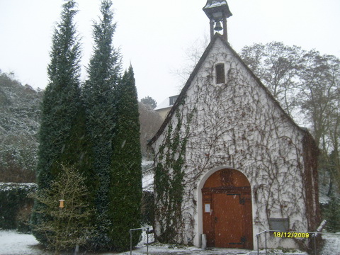 el Santuario de Marienau en la nieve