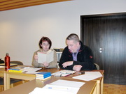 Zwei Teilnehmer beim Studium