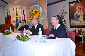 Mesa redonda com o Mons. Peter Wolf, Superior do Instituto