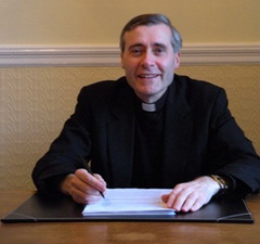 el futuro obispo Mark Davies