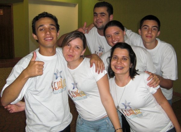 Equipe que organizou o Natal Solidário 2009, muito trabalho e alegria. Foto: Cássio Leal