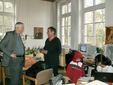 Enrique Soros en la Oficina de Prensa (con el P. Elmar Busse, Jorgelina Jordá, y Martín Soros)