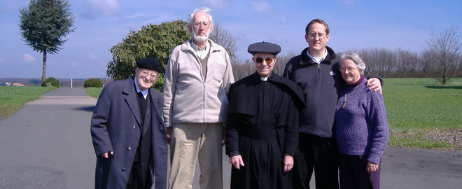 Fr. Johannes Weikamp (left) with Fr. Simon Donnelly (second from right) and family