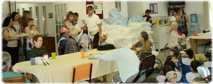 Crespo: Visita de la Auxiliar al Hogar de Ancianos
