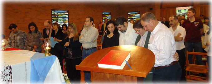 Die fünf Ehepaare des ersten Kurses des Institutes der Schönstattfamilien in Paraguay (Foto: Fleitas)