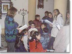 Maria Adela Gestner mit Kindern