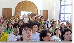 Jugendliche aus Brasilien im Heiligtum