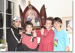 Jugendliche aus Brasilien brechen mit der von Johannes Paul II gesegneten 3. Internationalen Auxiliar auf nach Köln