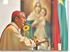 Bischof Valarezo aus Ecuador bei der Predigt