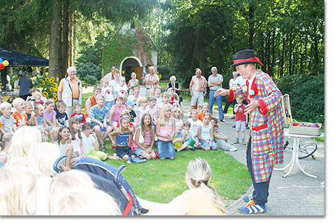 Clown am Heiligtum in Endel, Oldenburger Land
