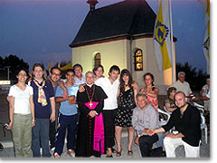 Erzbischof Sanna mit Pfarreiangehörigen von St. Gemma