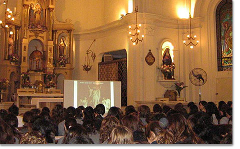 Via Lucis: Kapelle der Herz-Jesu-Schule der Karmelitinnen in Buenos Aires