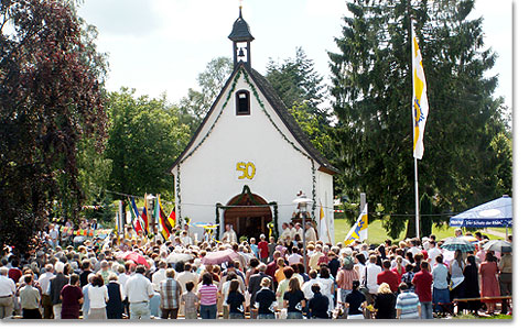 Festgottesdienst mit Bischof Algermissen zum Goldenen Jubiläum des Liebesheiligtums in Dietershausen, 17. Juni