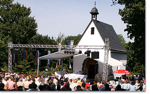 2000 Gäste feierten am 30. Juni/1. Juli gemeinsam den 25. Geburtstag des Kapellchens in Wien, Österreich