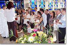 Taufe von fünf Babys aus den Familiengruppen