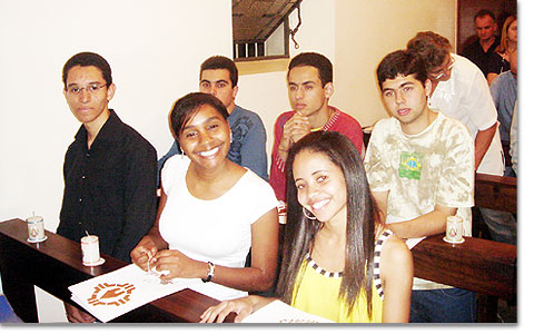 Londrina, 18. August: 11 junge Leute schließen das Liebesbündnis