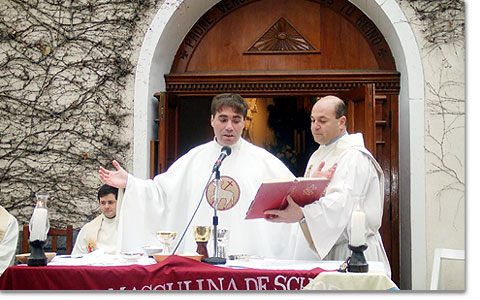 Primiz von Pater Tomy Dell’Oca im Heiligtum von San Isidro