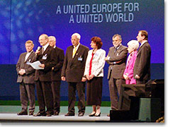 Helmut Nicklas (2.v.l) mit weiteren verantwortlichen von Gemeinschaften und Bewegungen in Stuttgart 2004 