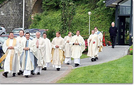 Die Neupriester des Bistums Paderborn kamen zum Heiligtum in Benhausen