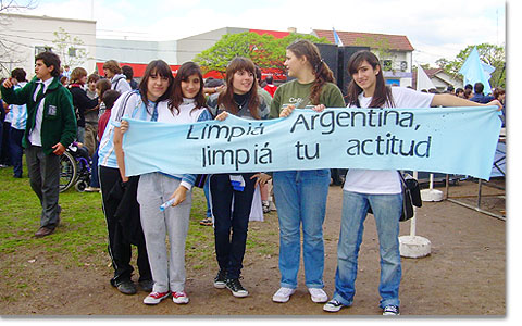 20. September, La Plata: 1200 Jugendlichen gehen auf die Straße für ein sauberes Argentinien