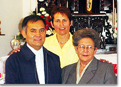 Im Heiligtum, zusammen mit Pater Raúl und Lizzie Loetz