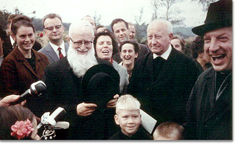 Ehepaar Martin (hinten links) mit Pater Kentenich, 16. Oktober 1966
