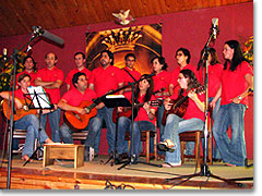 Voz de Comunin, Enrique da Fonseca und der Chor der Familien von Agua Santa (Foto) sangen in Dankbarkeit fr die 60 Jahre Schnstatts in Chile