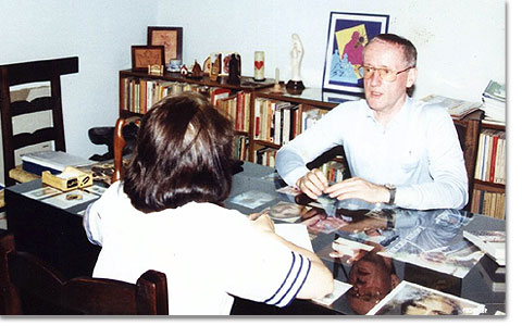 P. Nicols in seinem Arbeitszimmer (alle Fotos sind von vor dem Unfall). Seine virtuellen Exerzitien waren Thema von Artikeln in Zenit und anderen Agenturen