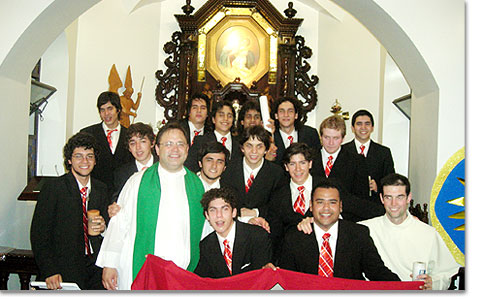 Die 15 neuen Verbndeten mit Pater Tommy Nin Nitchell und Juan Francisco Vias im Heiligtum im Schnstattland, Ciudad del Este