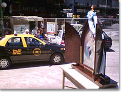 Die Patronin der katholischen Taxifahrer von Buenos Aires ist da