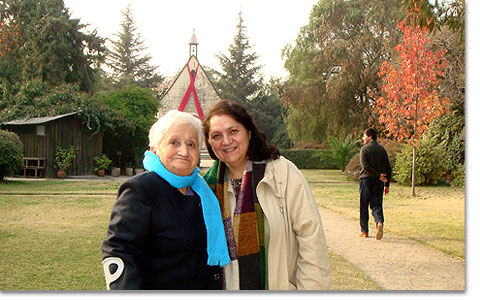 Clarisa Toledo de Brown (links), Werkzeug fr die Verbreitung Schnstatts in Rancagua, Chile, verstarb am 3. Februar