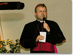Bischof Franz-Josef Bode von Osnabrck prsentierte das Vorbereitungsgebet des Bistums bei der Dizesanwallfahrt nach Schnstatt im Mai 2007