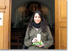Studentin nach dem Empfang der Erstkommunion in Belmonte