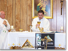 Heilige Messe: P. Jonathan Niehaus und Diakon Tony Ludolph