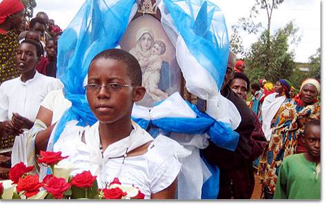 Friedenswallfahrt: die dritte Internationale Auxiliar der Kampagne in Muramvya, Burundi
