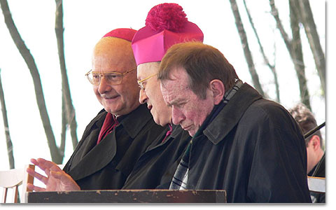 P. Tilmann Beller mit Erzbischof Márfy und Erzbischof Zollitsch (links)