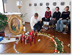 Lichter-Rosenkranz in der Kapelle in Feldmoching