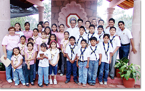 18. April am Bildstock in Taxco “Marias Krönchen“ und „Marias kleine Ritter“ – Kindheit unter dem Schutze Mariens